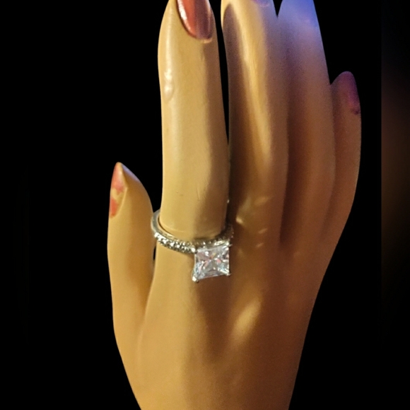 Ring - Picture 2 of 5